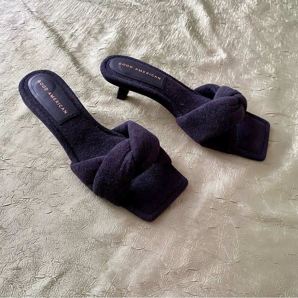 Good American Black Kitten Heels